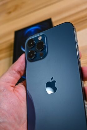 Обои iphone 12 pro max деньги